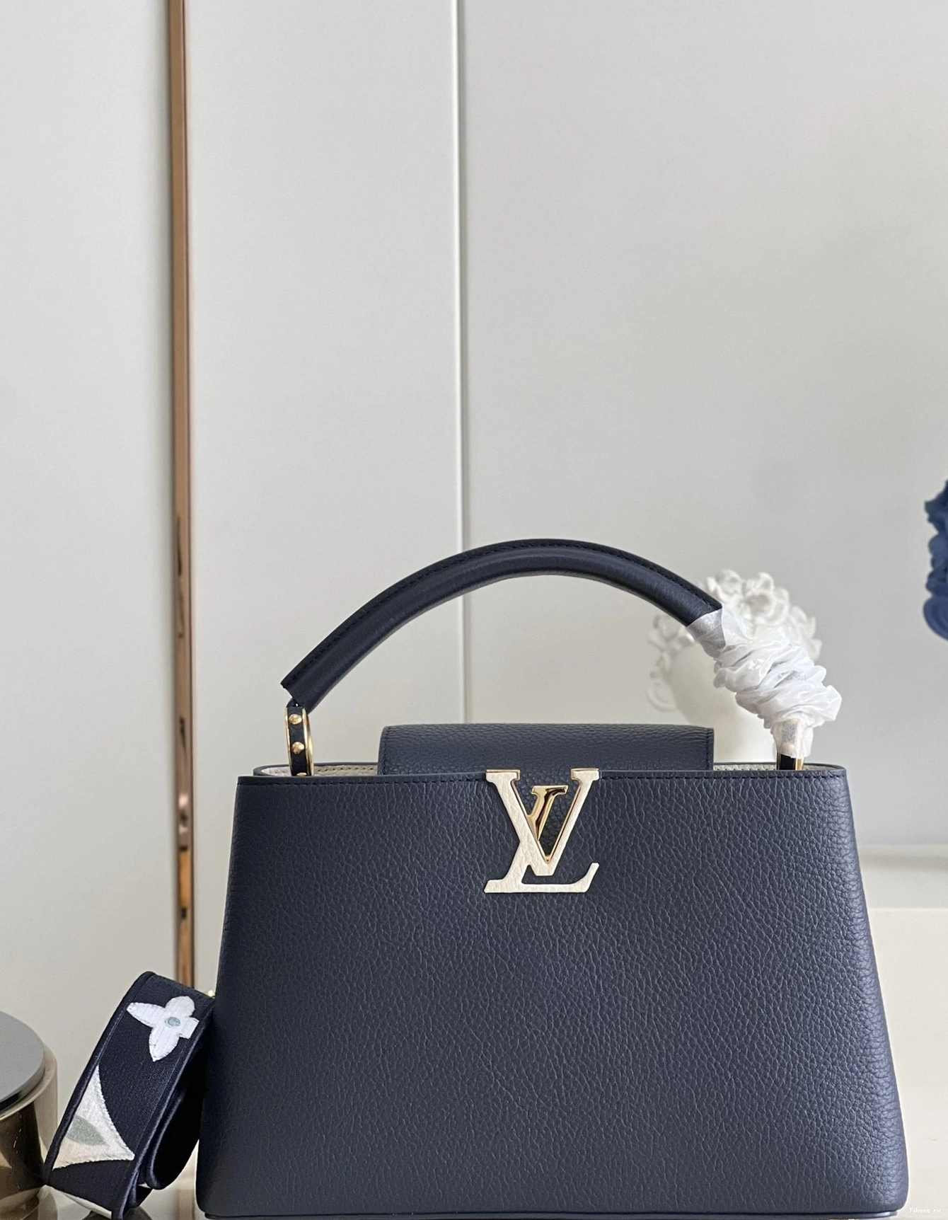 MM LOUIS VUITTON CAPUCINES 0714